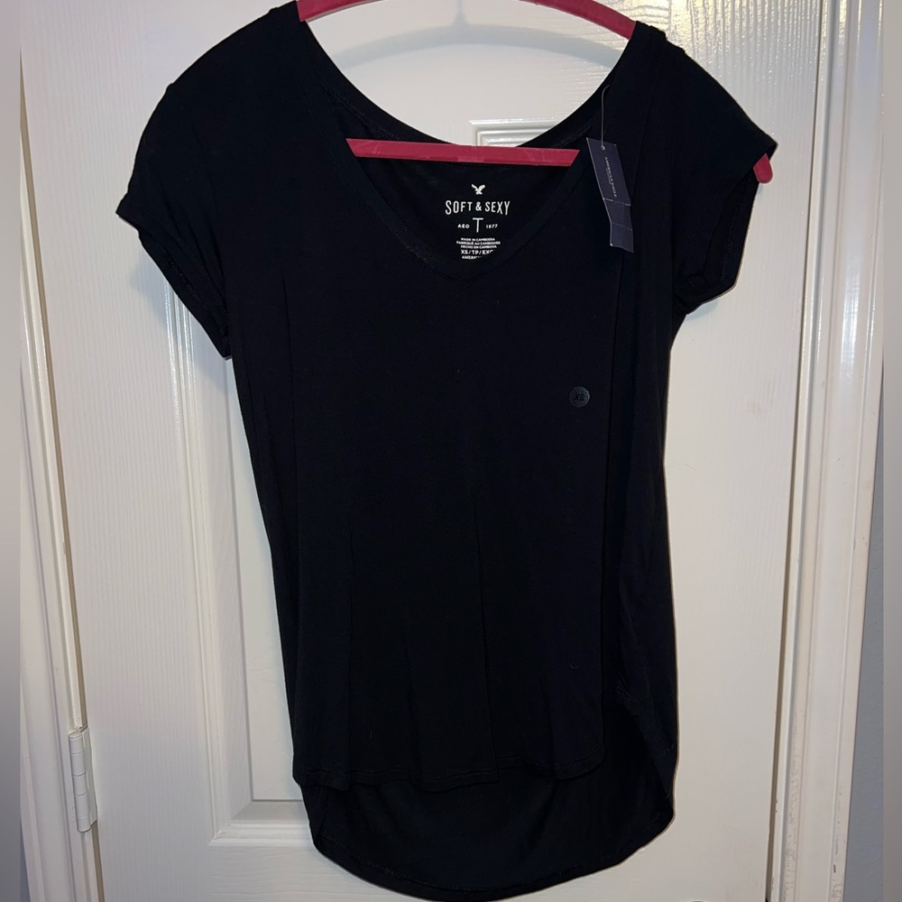 American Eagle loose fit soft v-neck never worn